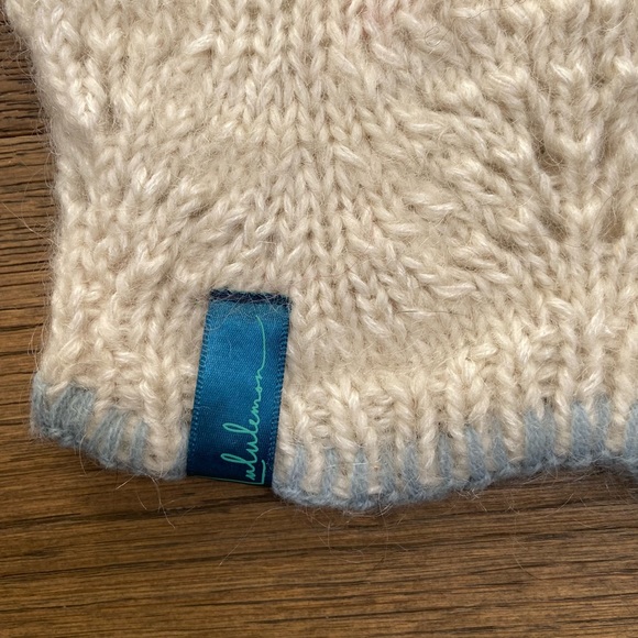 Vintage Lululemon Knitted Leg Warmers, Cream with baby blue trim -NWOT - Picture 2 of 4